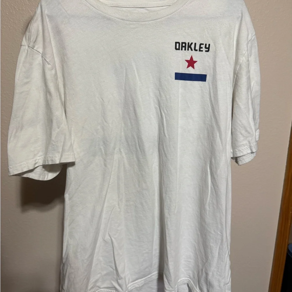 Oakley White Regular‎ Fit T-Shirt